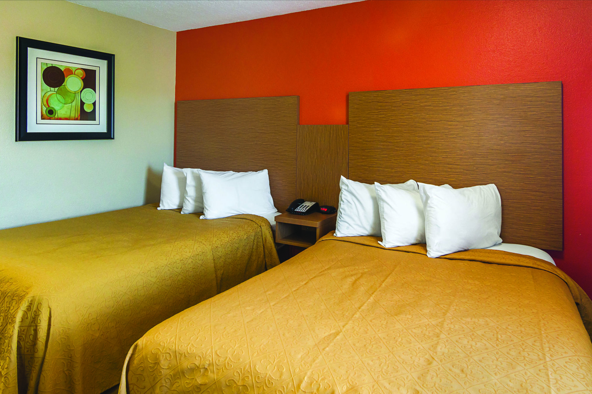 Days Inn & Suites By Wyndham Arlington Near Six Flags Room photo